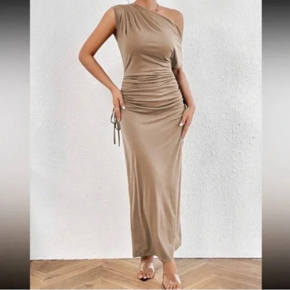 Luxe one shoulder ruched solid maxi dress - Picture 7 of 14